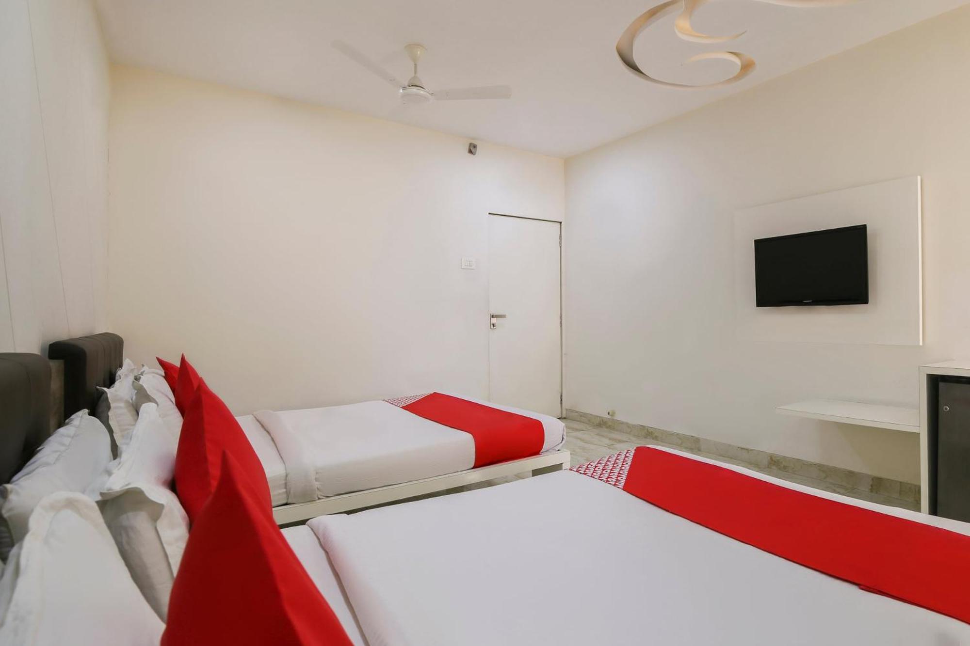 Hotel O Shiv Vatika Banquet & Rooms Bhatha Exteriör bild
